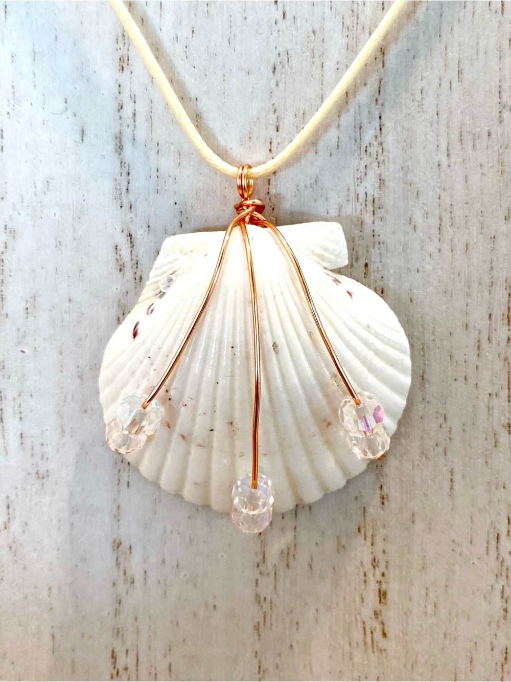 129. Handmade Rose Gold Wire scallop shell Pendant Necklace in White - Picture 2 of 2